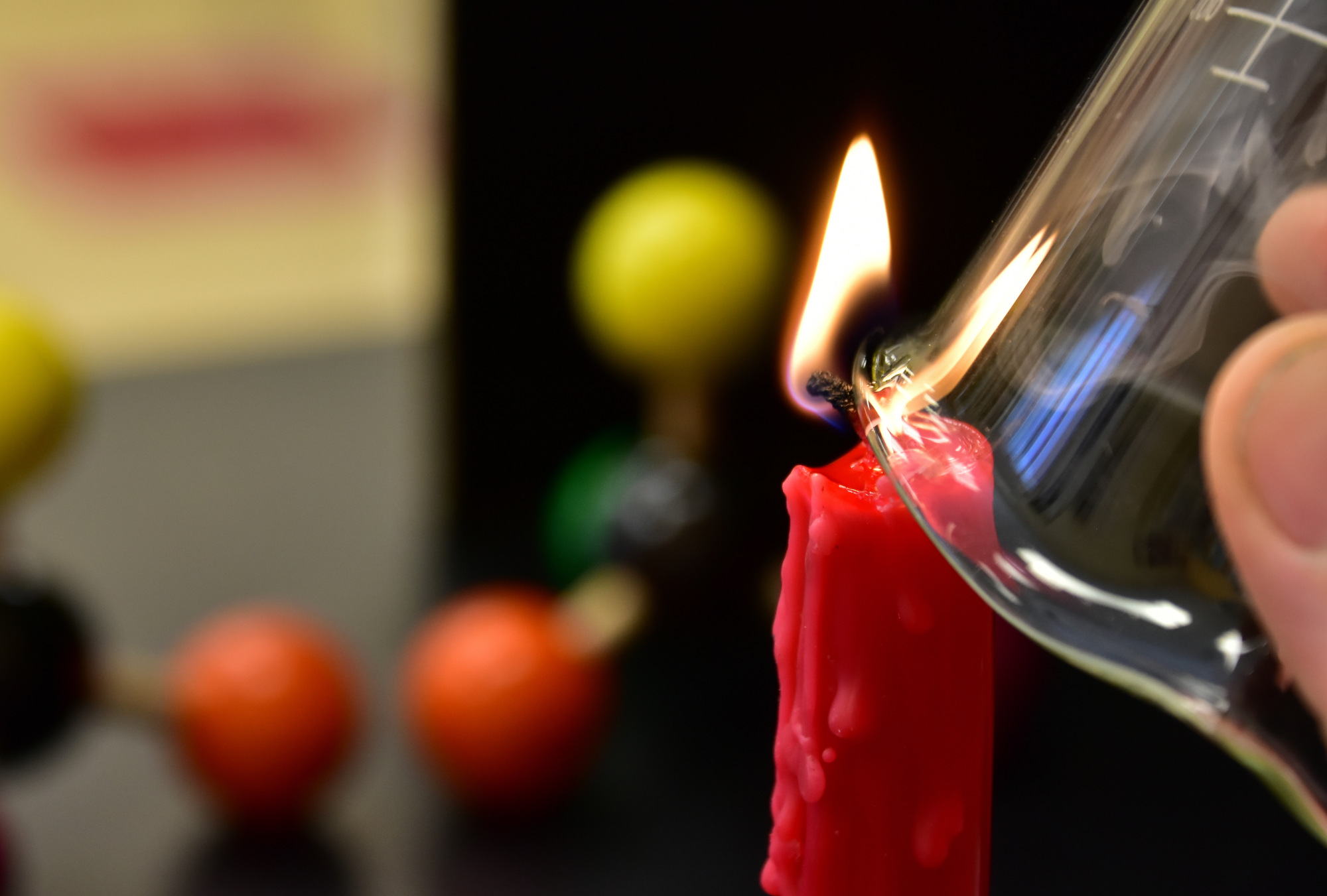 Candle.Lab_011_ClearPartofFlame1 (596K)
